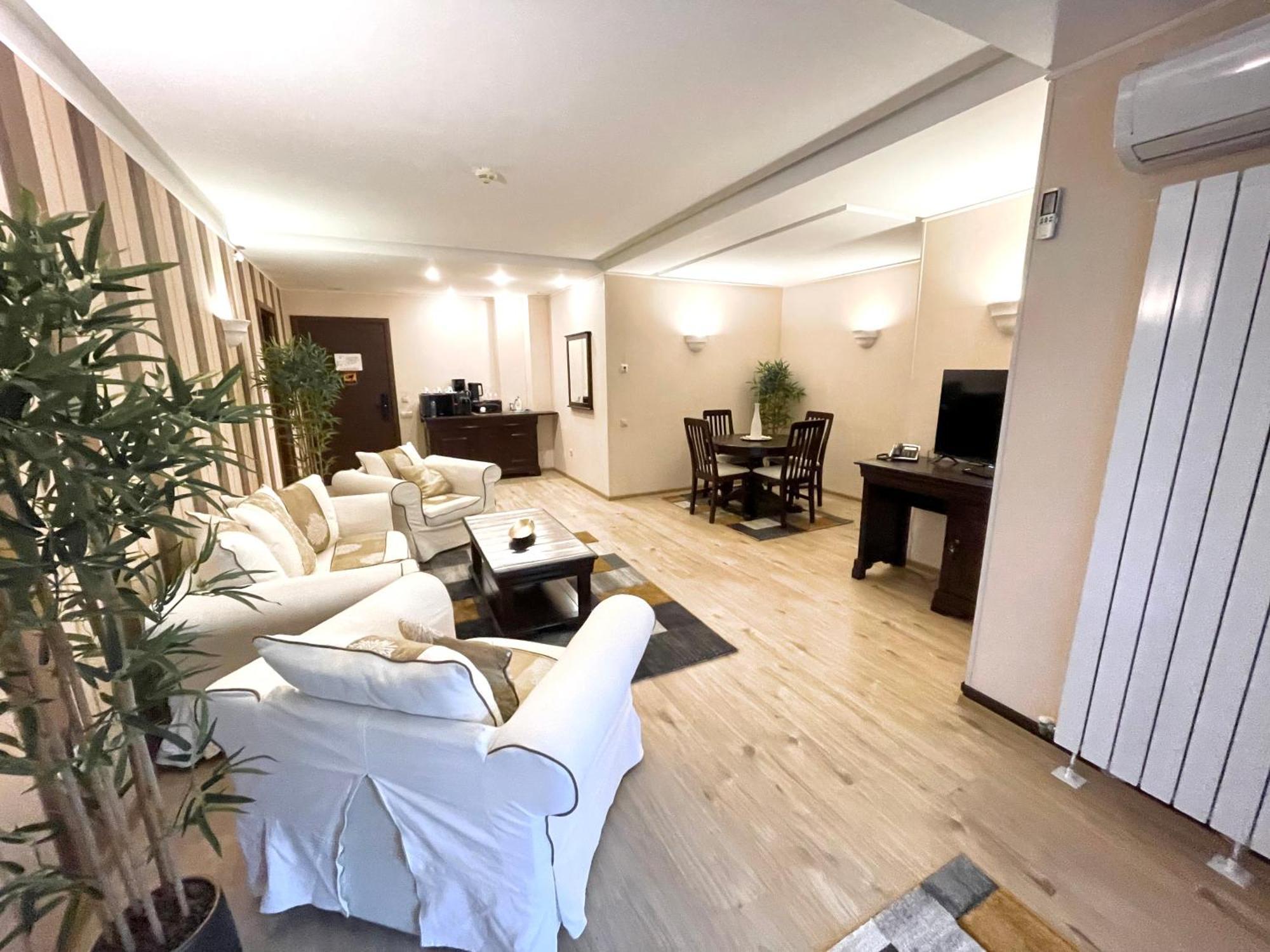 Alpin Aparthotel 2302 Poiana Brașov Zewnętrze zdjęcie